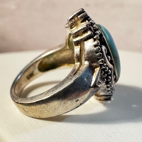 Vintage Style Turquoise Oval Statement Ring Silver Tone Ornate Setting Size 5.75 - Picture 7 of 11